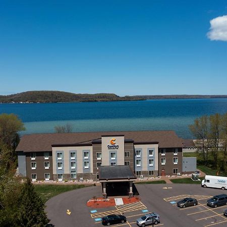 Comfort Inn & Suites Munising-Lakefront エクステリア 写真