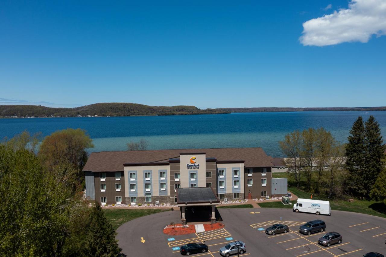 Comfort Inn & Suites Munising-Lakefront エクステリア 写真